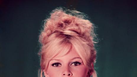 Модерна пролетна прическа, като на кино икона