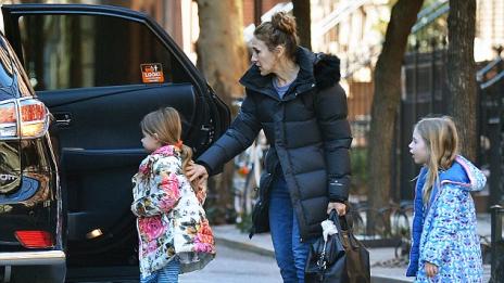Сара Джесика Паркър по женски с дъщерите си