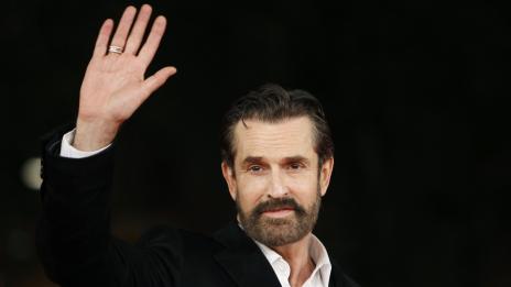 Рупърт Евърет се подмладява с инжекции с кръв