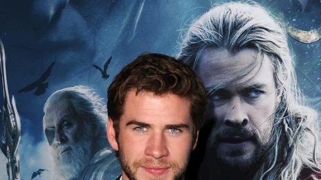 Джей Лено засрами Лиъм Хемсуърт в шоуто си (ВИДЕО)