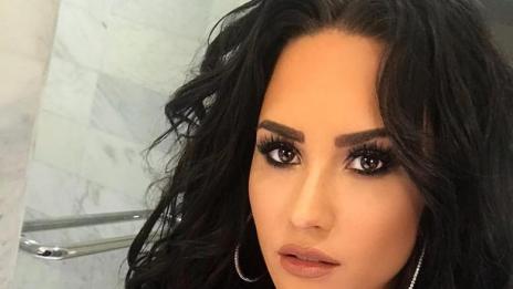 Естествена красота: Деми Ловато свали грим и екстеншъни