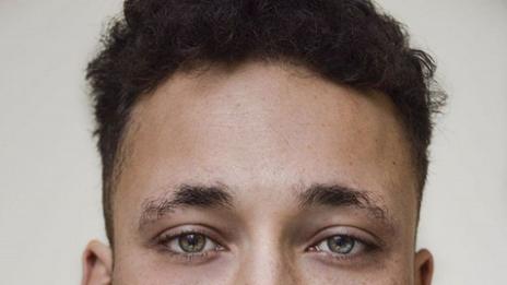 Социалните мрежи превърнаха млад строител в модел