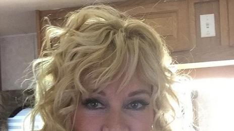 Мелани Грифит защити сбръчканите си крака с още бръчки