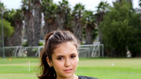 Нина Добрев бори рака с Puma  (видео)