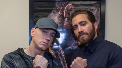 Фен сложи лика на Еминем на протезата си