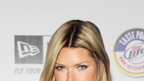 Playboy плаща 1 милион за Софи Монк