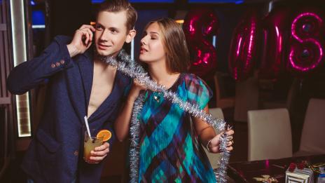 В сезона на коледните партита:  признаците, че той може да изневери