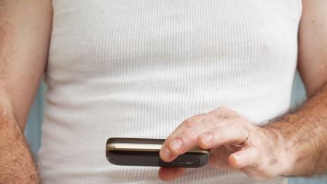 Все повече хора залагат на голите селфита и онлайн секса