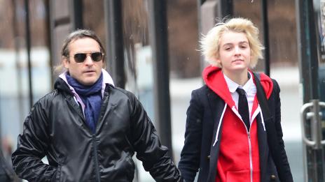 Хоакин Финикс си хвана гадже – тийнейджърка