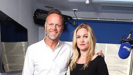 Джулия Стайлс показа заоблено коремче