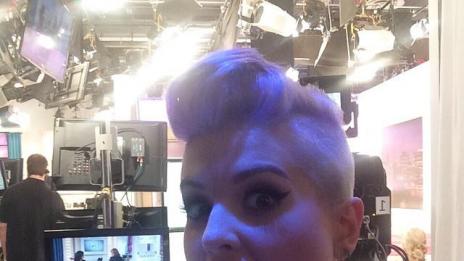 Уцелиха Кели Озбърн с използван памперс