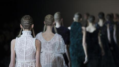 Седмица на модата в Париж: Азия и Рим