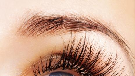 Каква е тайната на звездите от Холивуд за красиви, естествени мигли?