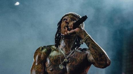 Чар или бедствие: Уиз Калифа качи 16 кг с жиу жицу