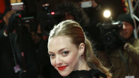 Аманда Сейфрид си пада по мистериозни мъже