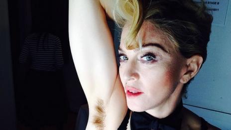 Тенденция: Боядисани косми под мишниците?!