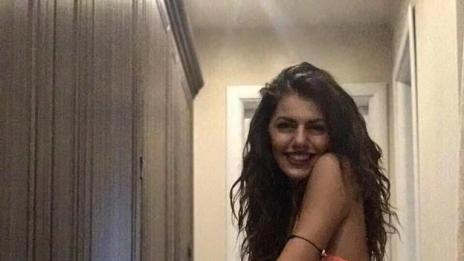 Михаела Филева поддържа форма с... куче