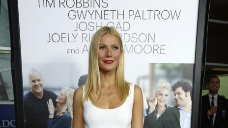 Гуинет отказва да забременее, за да тушира слуховете за изневяра