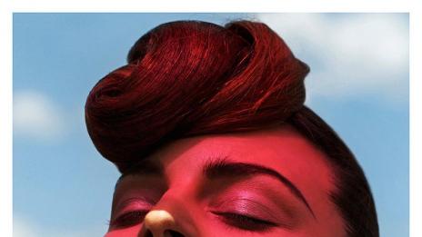 Изгарящо червено