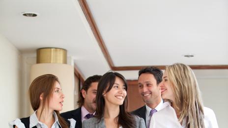 Как да управлявате служител, когото не харесвате