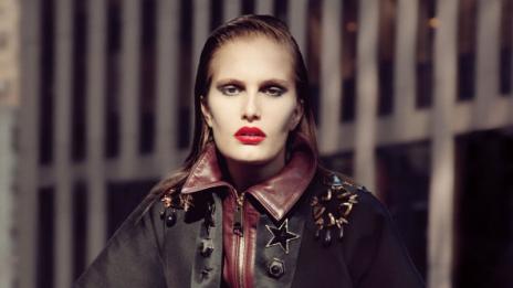 Ефектни обеми в червено и черно