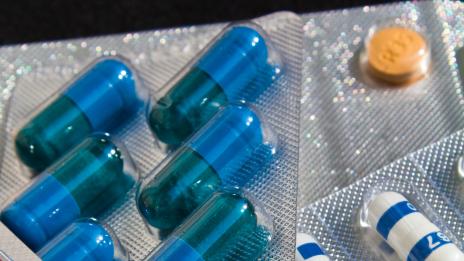 Не бързайте с пиенето на антибиотик