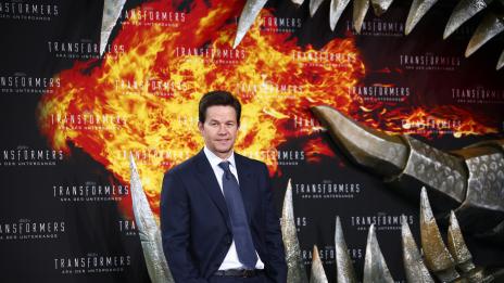 Марк Уолбърг наел частен самолет заради страх от терористична атака