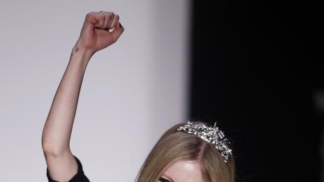 И Аврил остана без гадже