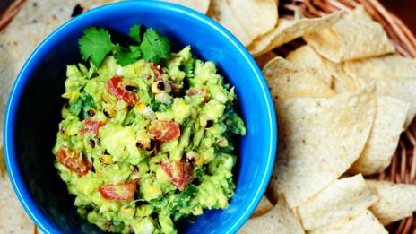 Гуакамоле с печена царевица