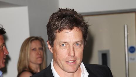 Предложиха на Хю Грант да замести Чарли Шийн