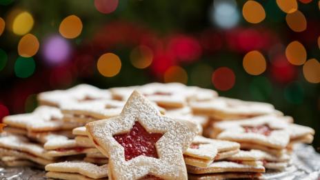 Видео рецепта: Коледен десерт със сладко