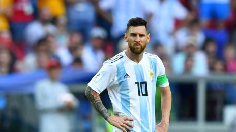 Бебешка снимка на Меси обиколи интернет