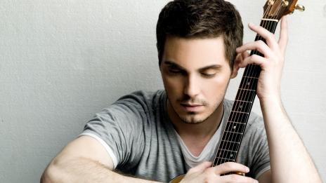 Подготвят грандиозна сцена за Михалис Хаджиянис