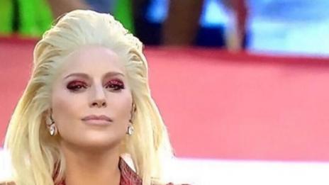 Гага изуми с перфектната патриотична визия