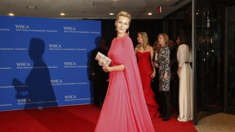 Случайно ли: Кони Нилсен забрави бельото си на червения килим