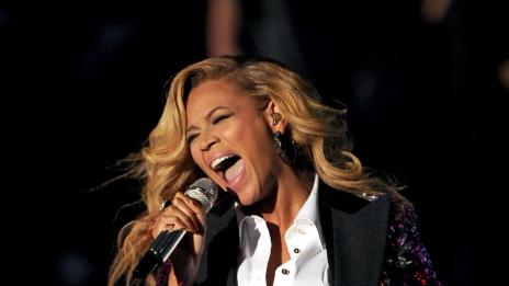 Засипаха Бионсе с подаръци