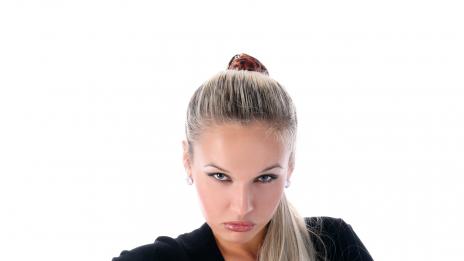 Защо мъжете си търсят жени кучки?