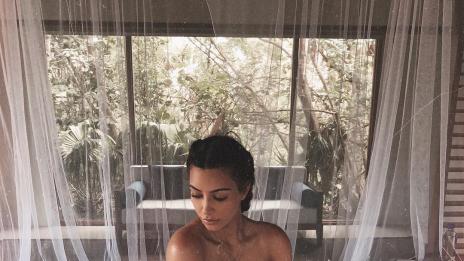 Его ли бе, да го опишеш: Ким Кардашян даде тялото си за парфюм