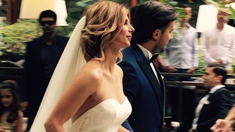 Цвети Пиронкова смени официалната сватбена рокля късно вечерта