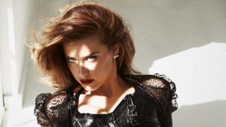 Амбър Хард – сексапил от миналия век