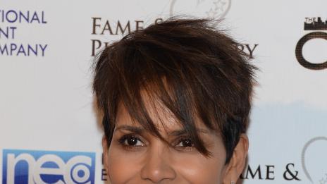 Хали Бери опроверга слуховете за проблеми в брака си