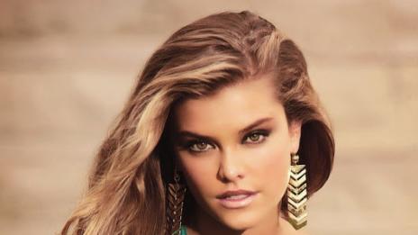 Нина Агдал – красива и секси без Адам Лавин