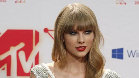 Тейлър Суифт не се радва, че притежава стотици рокли