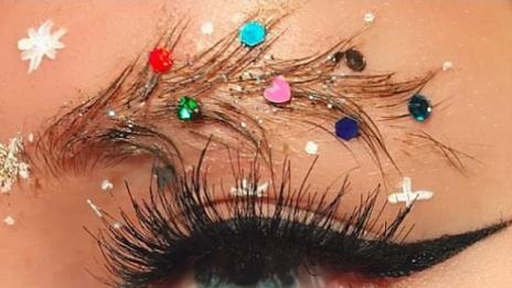 Коледни тенденции: Вежди като украса