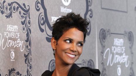 Хали Бери и Сара Пейлин били роднини