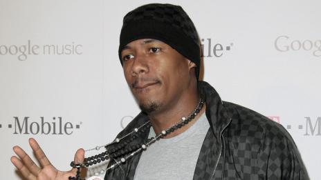 Ченгета спирали Ник Кенън, защото е черен