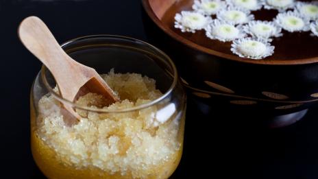 Скраб за пети – как да си го приготвите?