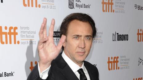 Луд, гол фен изял сладоледа на Никълъс Кейдж