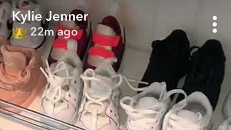Бебето на Кайли Дженър с колекция обувки за 22 хиляди долара