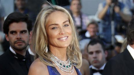 Шарън Стоун се чувства секси и без фейслифт